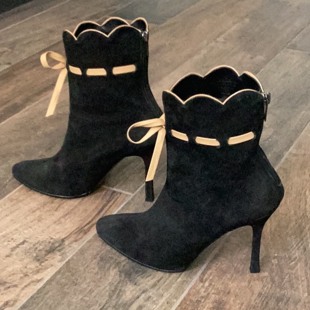 Colin Stuart Suede Black Booties with Tan Bows Size 7 Ankle Boots - No Box